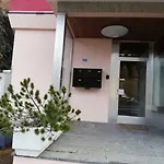 Les Nis * بورغ-سانت بيير